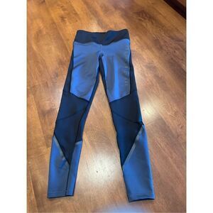 Woman’s under armour coldgear workout pants size small